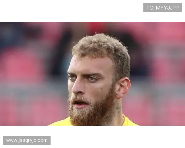 迪格雷戈里奥门前失误险些被莫拉塔抢断差点酿成失球