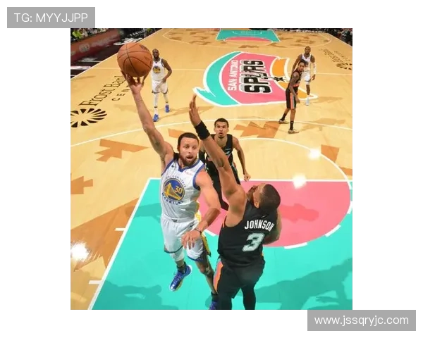 库里神奇拉杆绝技成功打成2加1瞬间引爆全场激情